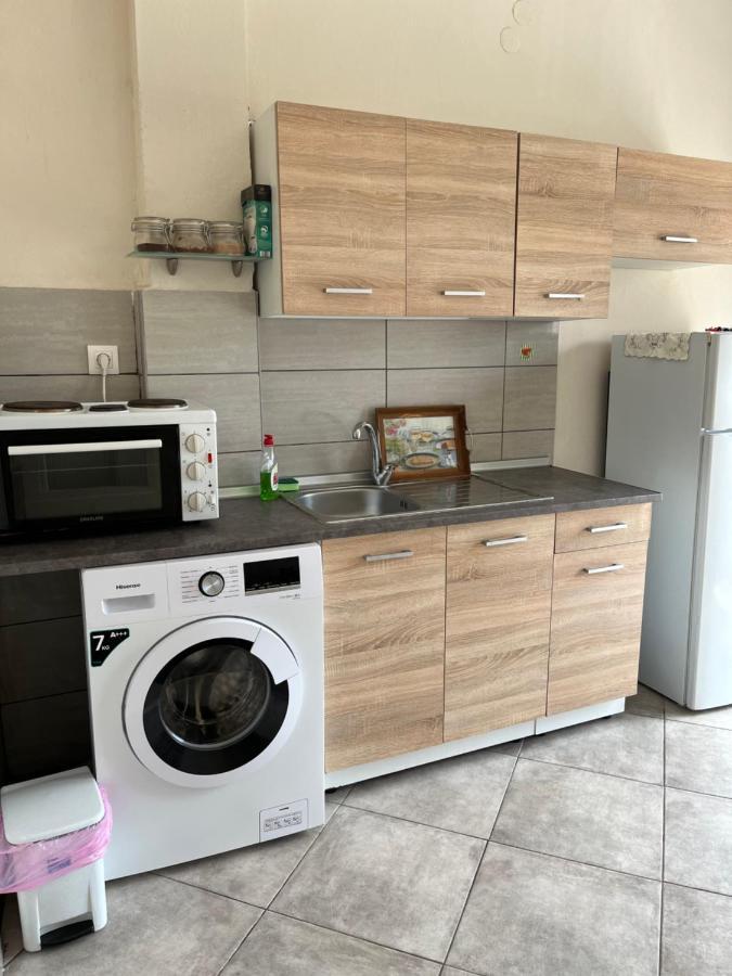 Xronis Apartments Неа Миханиона Екстериор снимка